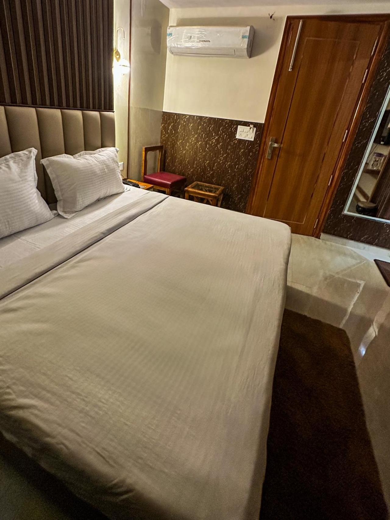 Delhi Delight Premium Bed & Breakfast Ню Делхи Екстериор снимка